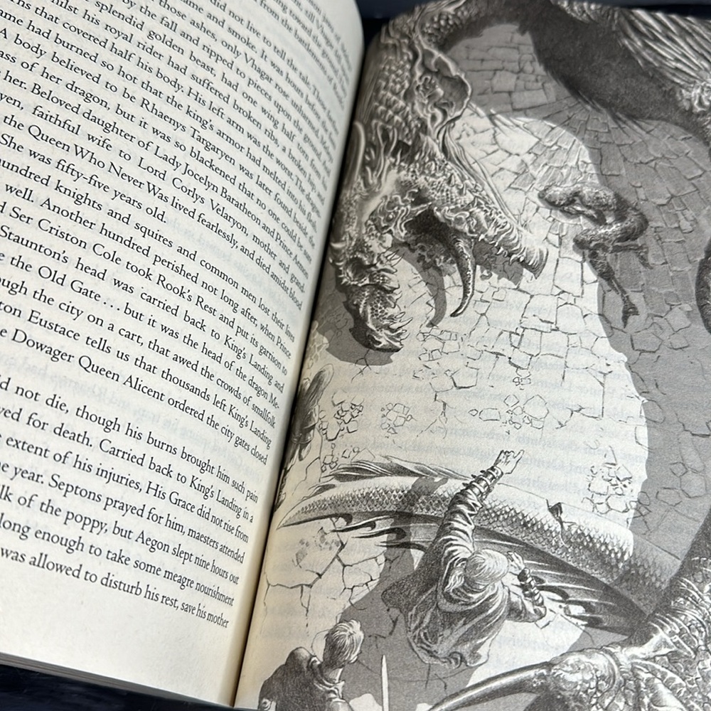 George R.R.Martin Fire & Blood paperback 2020 ( slight water damaged. Corner - Picture 8 of 10